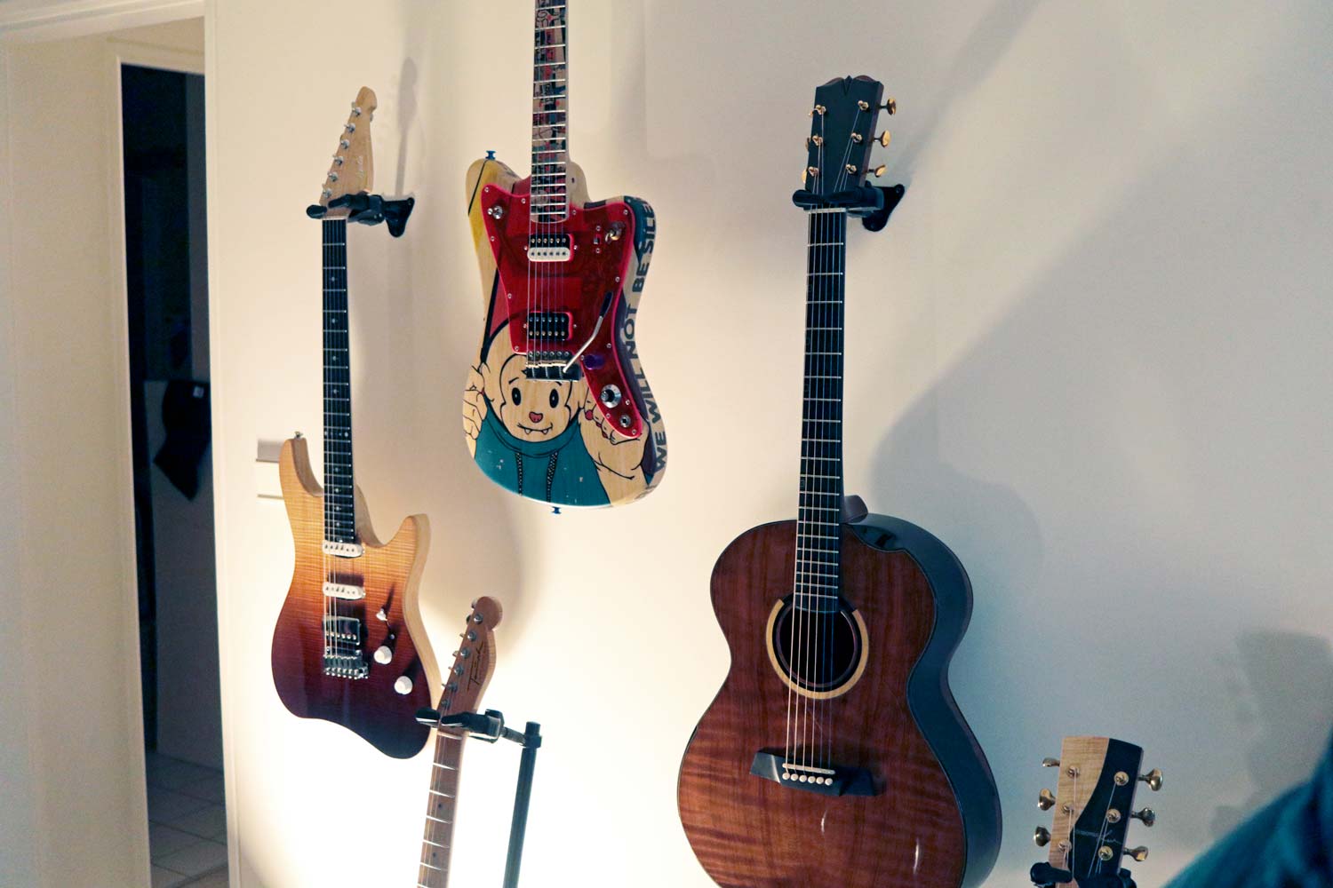 boutique guitar showcase woodbrass deluxe